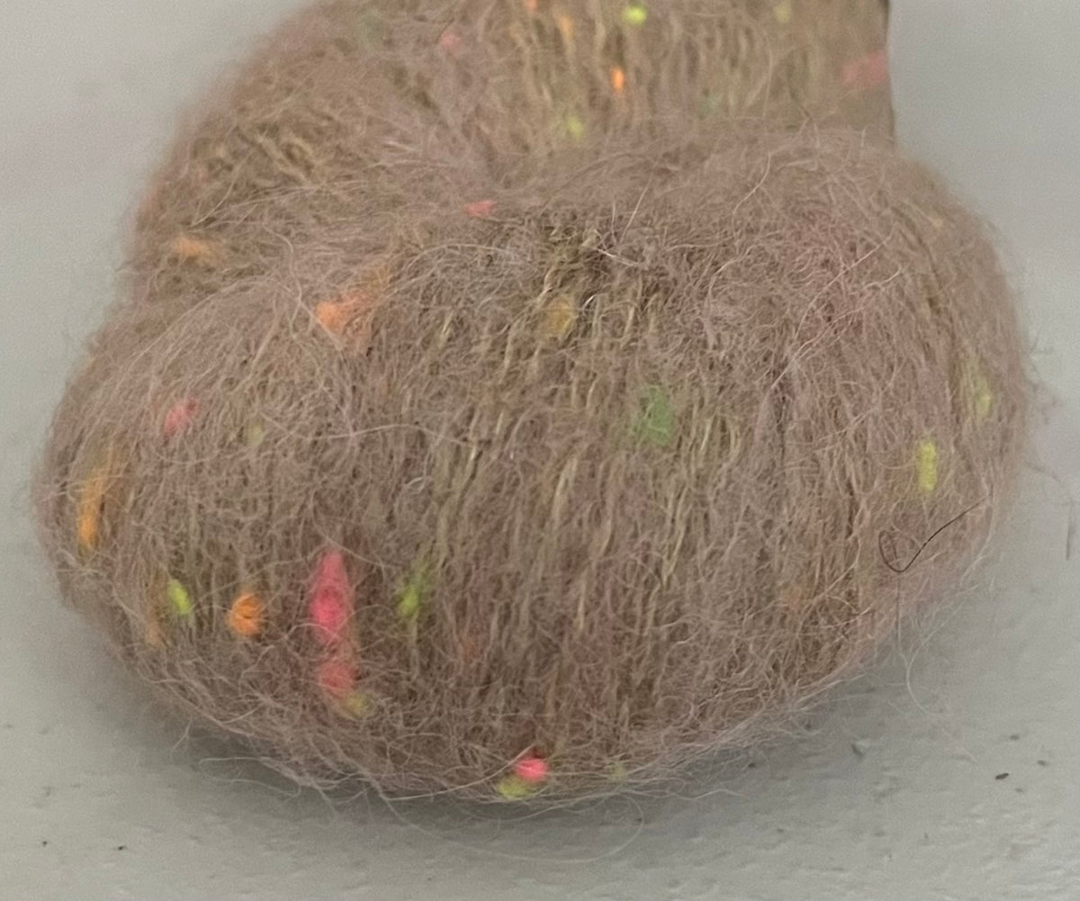 Latte - Neon Neps Fluff Yarn